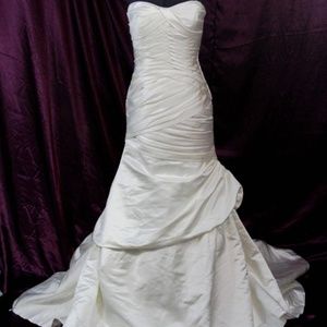 KIRSTIE KELLY BRIDAL Size 18